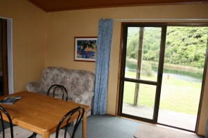 lake-waikaremoana-accomodation-fishermans-cabin-interior